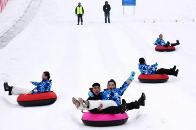 【?？怠棵坊ㄕ?親子滑雪一日游